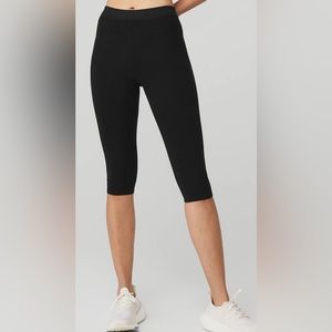 ALO HIGH WAIST ALOSOFT ICONIC 90s capri size S. Black